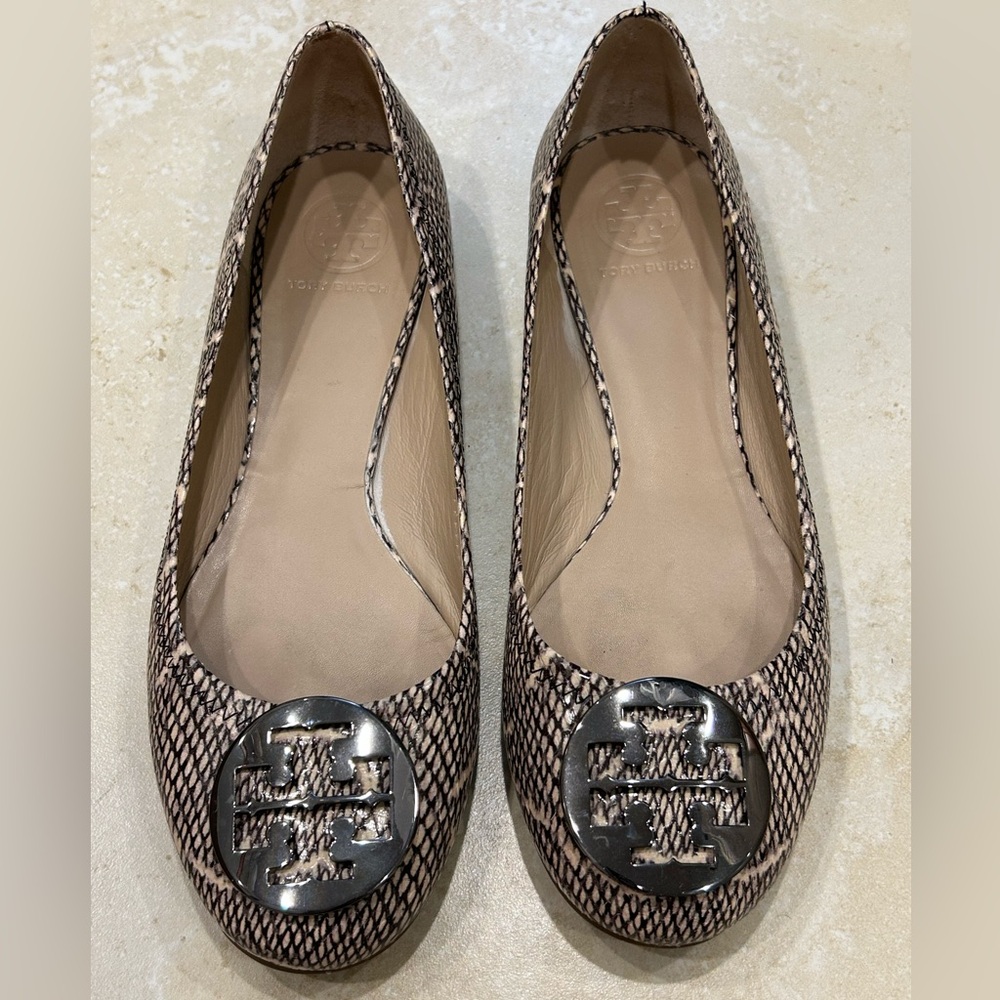 Tory Burch Reva Ballet Flats | black and cream, pewter medallions | 9